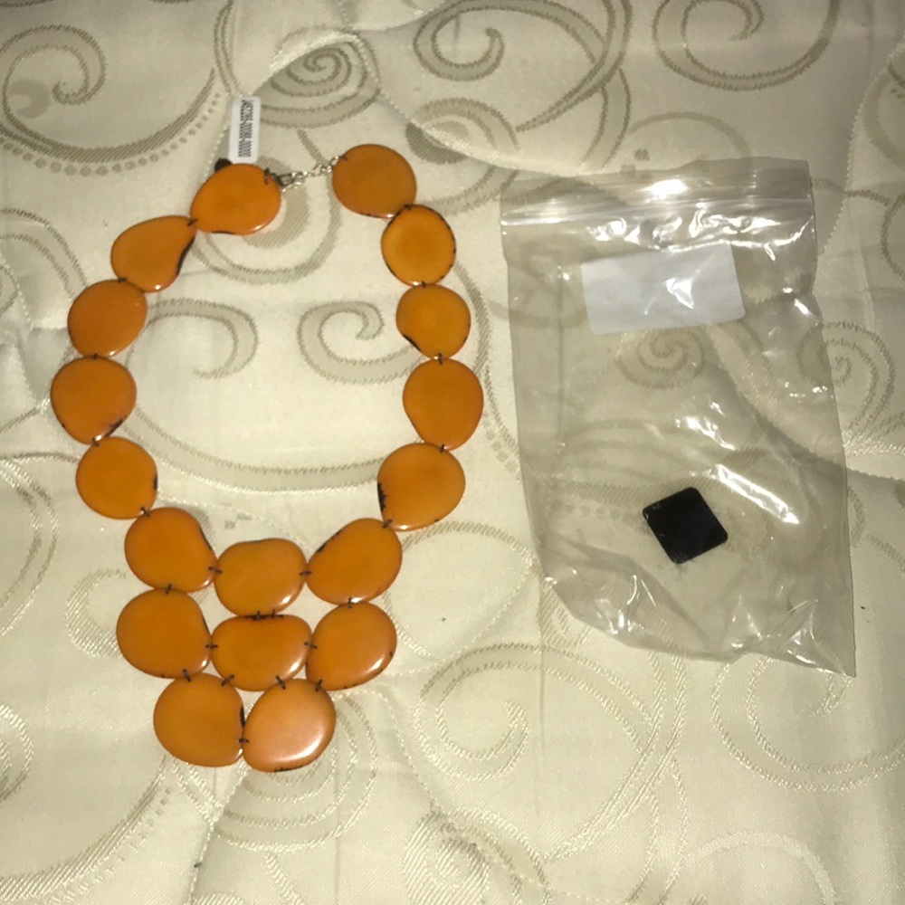 Chunky orange necklace!